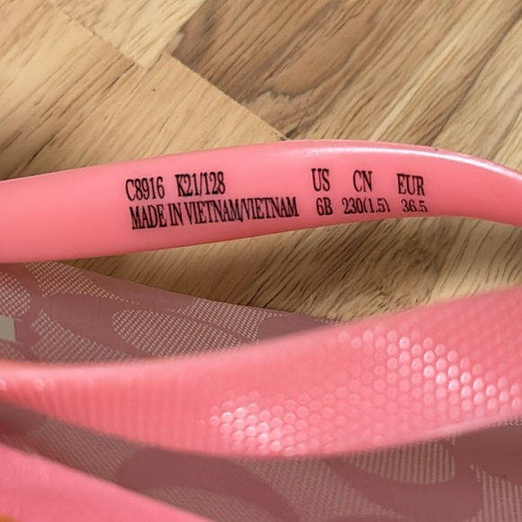 Coach Zak Signature Flip Flop - Pink - Sizes 6B - Picture 6 of 6